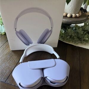 Apple Airpods Max in Purple